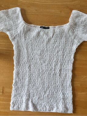 Zara White Crinkle Short Sleeve Crop Top